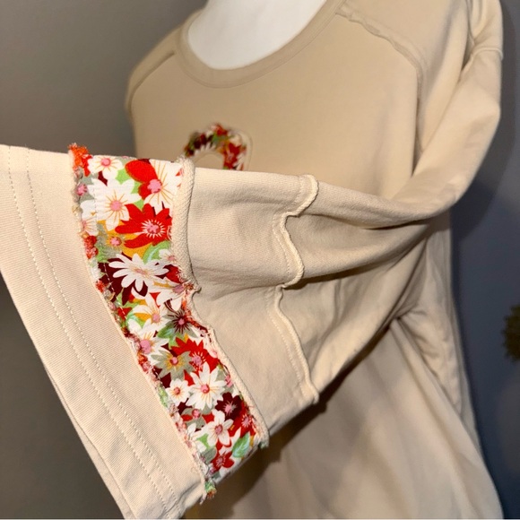 Easel Ladies Med Cream Red Quilted Big Flower Chic BOHO Top‎ Shirt Bell Sleeves - Picture 3 of 7